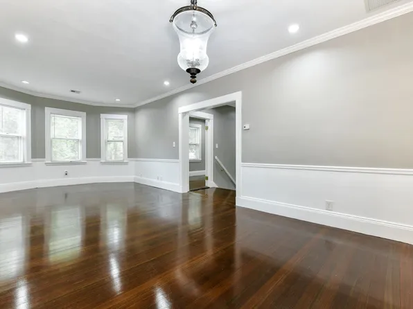 53 Wolcott Rd #1, Chestnut Hill, MA 02467