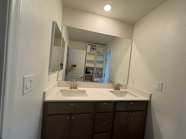 Yucca Brevi Ave — Photo 8