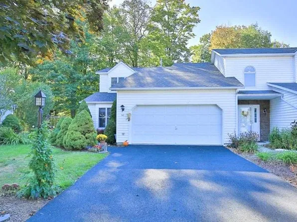 90 Woodside Dr, Albany, NY 12208