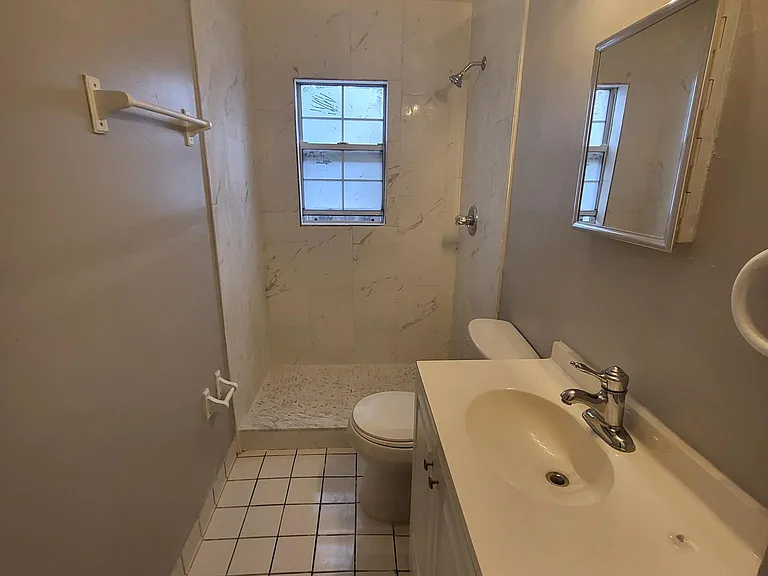 1718 Pinegrove Ave #2 — Photo 5