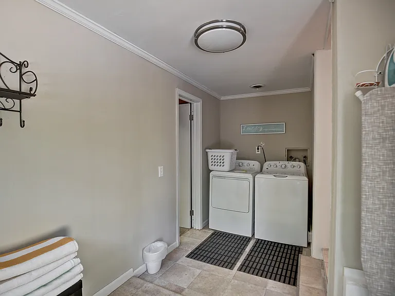 2885 Duke Of Gloucester St — Photo 29