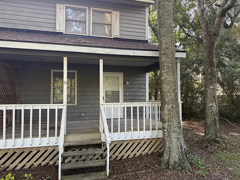 300 Lee Driveunit #B — Photo 2
