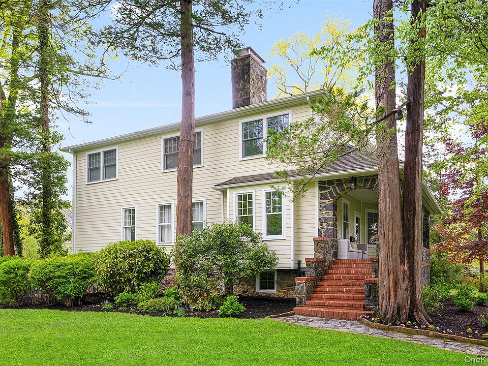 1st image of 225 Rockingstone Avenue