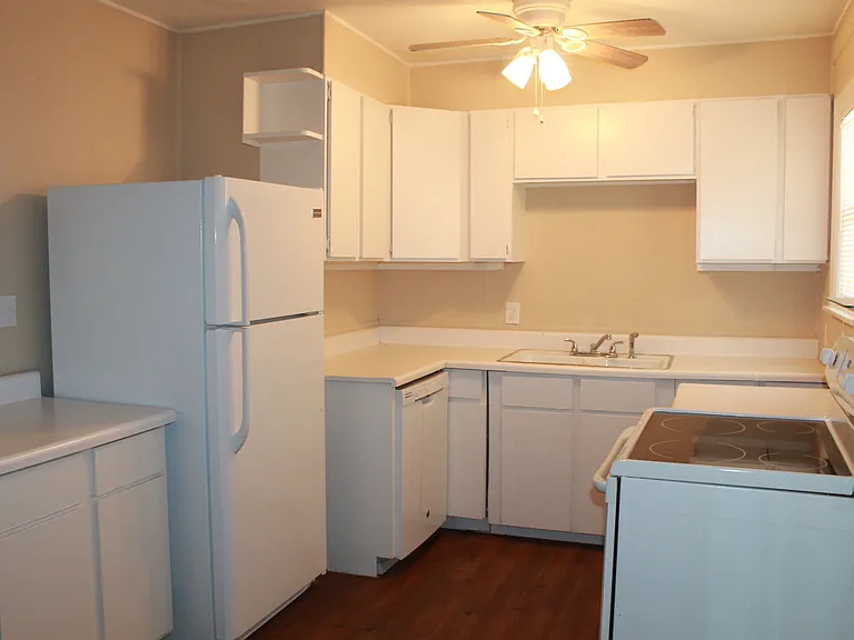 207 E Rickenbacker Dr — Photo 6