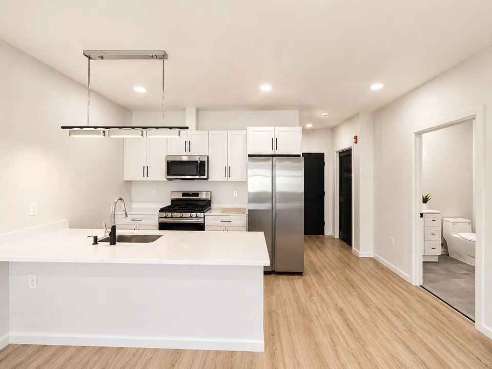 360 Van Houten St #404