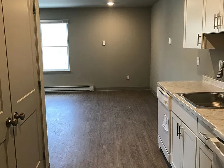 327 W Seneca — Photo 9