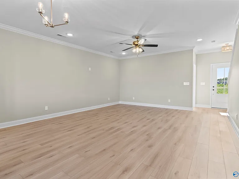 243 Susan Lynn Dr — Photo 14