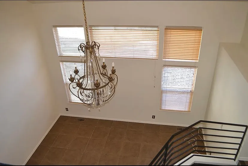 3 bed, 2.5 bath, 1819 sqft, $3,200 — Photo 3