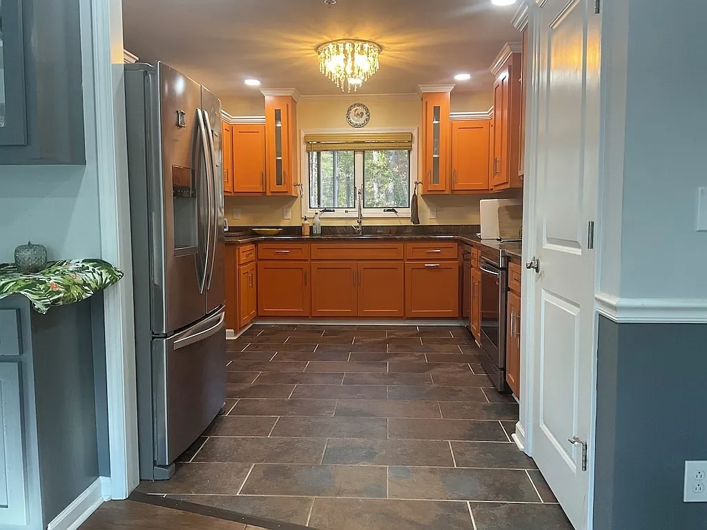 4 bed, 2.5 bath, 2606 sqft, $3,400 — Photo 3