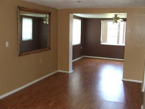 4th image of 1201 Royalwood Dr