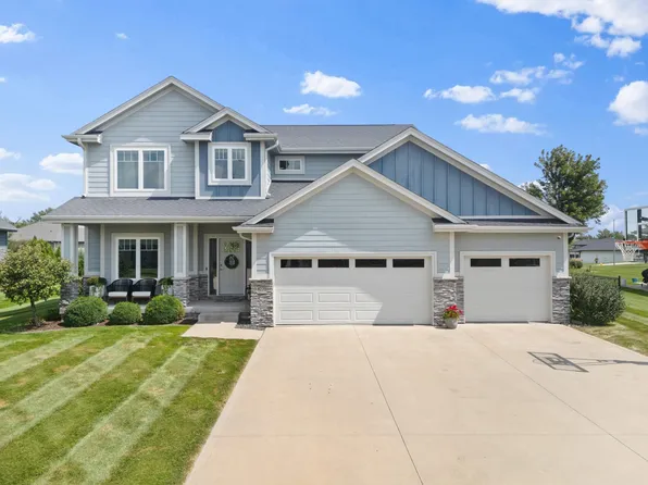 8225 Bailey Dr, West Des Moines, IA 50266