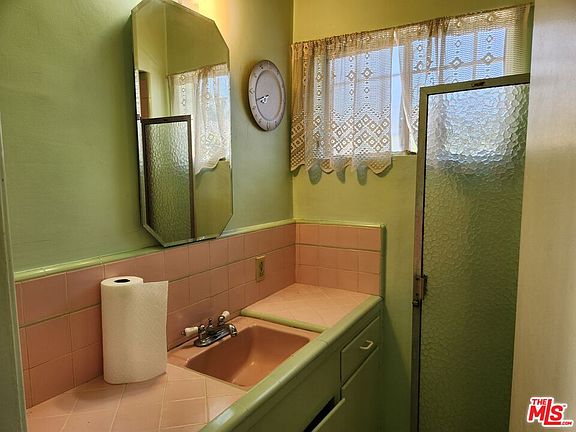 5th image of 1861 W 94th St