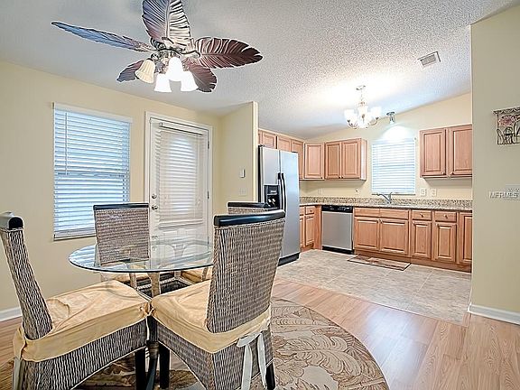3rd image of 807 Camelia Ct