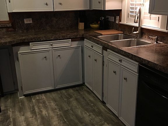 4th image of 223 Edgewater Dr