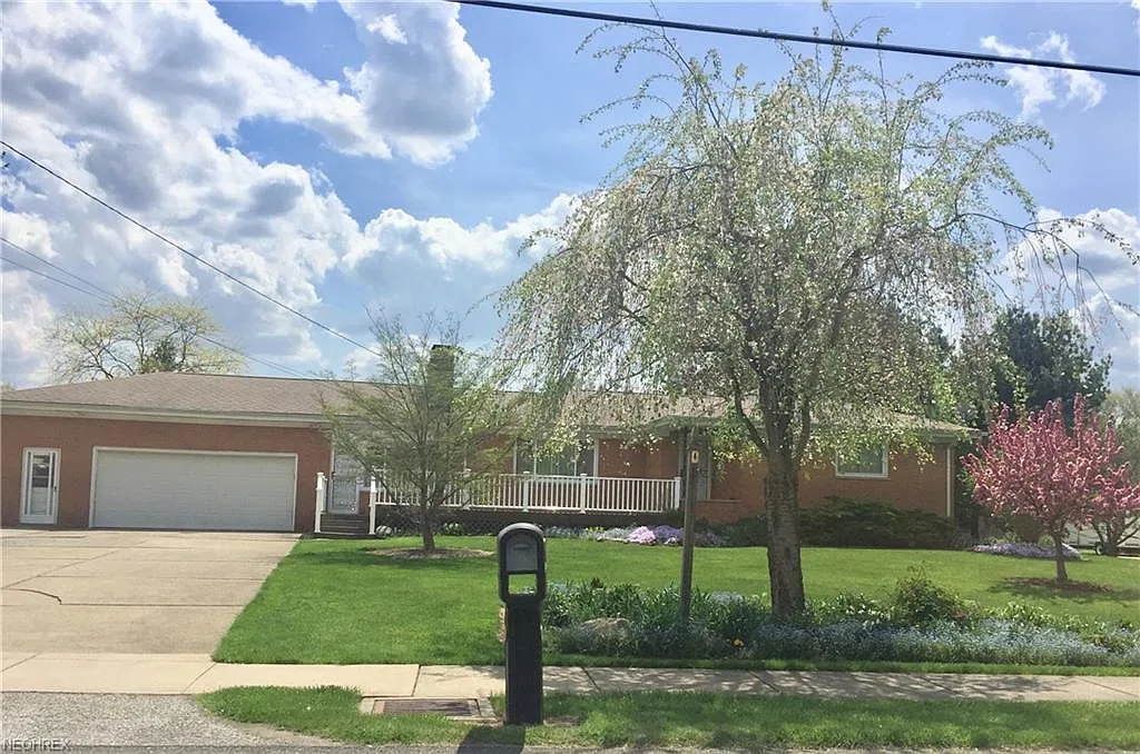 450 Fowler St photo 1