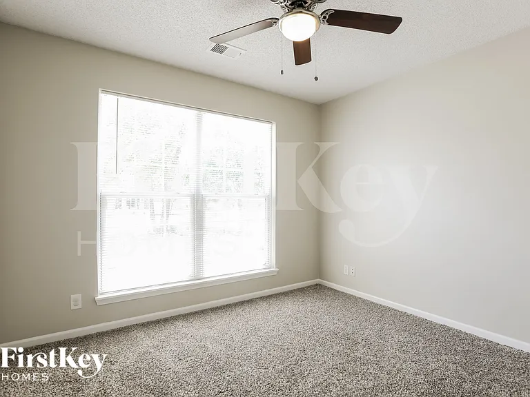 724 Bristol Dr — Photo 12
