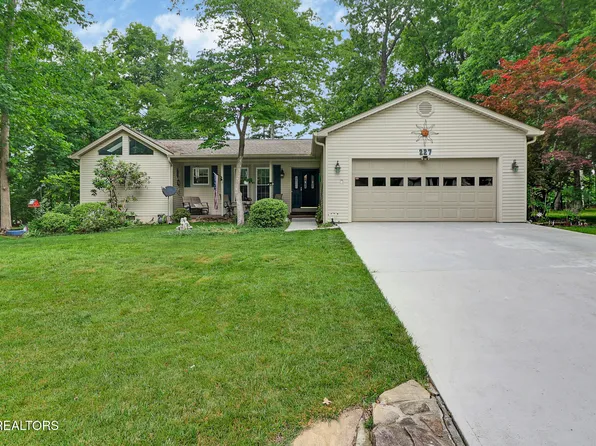 227 Lakeview Dr, Fairfield Glade, TN 38558