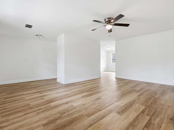 3rd image of 129 SW Benz Way