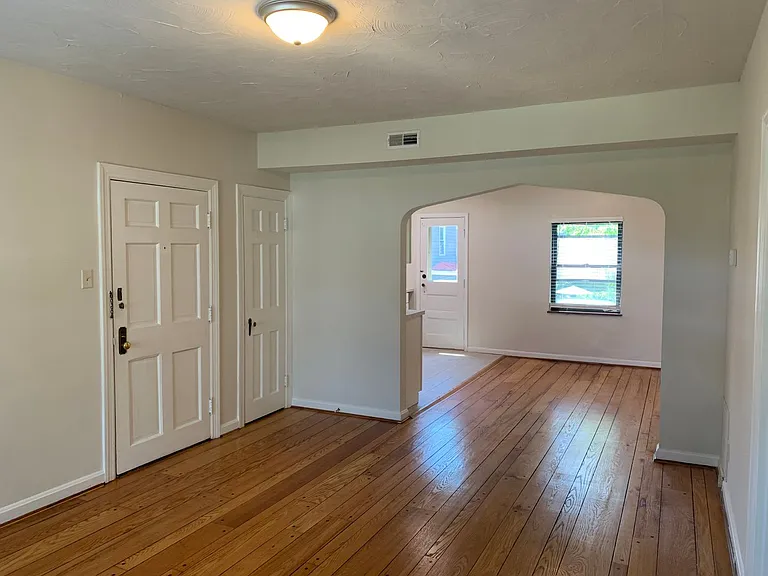 2923 Victoria Avenue — Photo 10