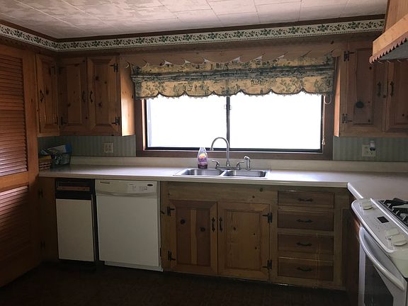 5th image of 110 Oak D St