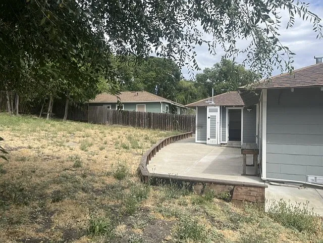 2069 Solano Way — Photo 16