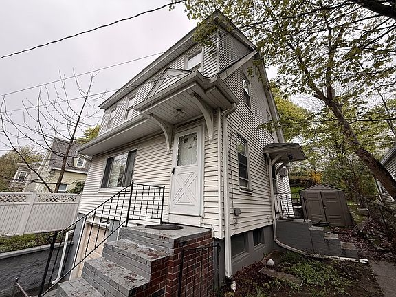 2nd image of 18 Pleasant St