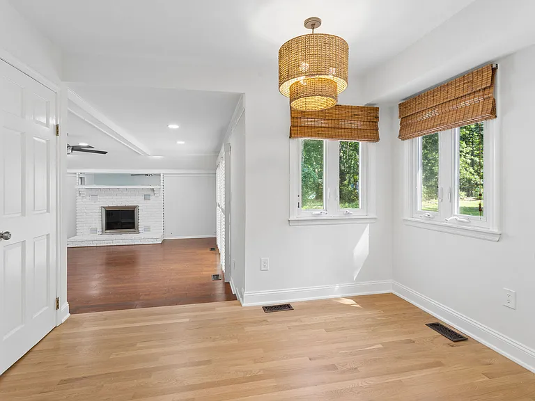306 Candlewood Ln — Photo 9