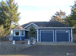 225 S Wynoochee Dr SW, Ocean Shores, WA 98569