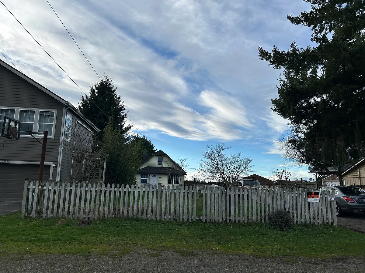 Building Photo - 10419 19th Ave SW
