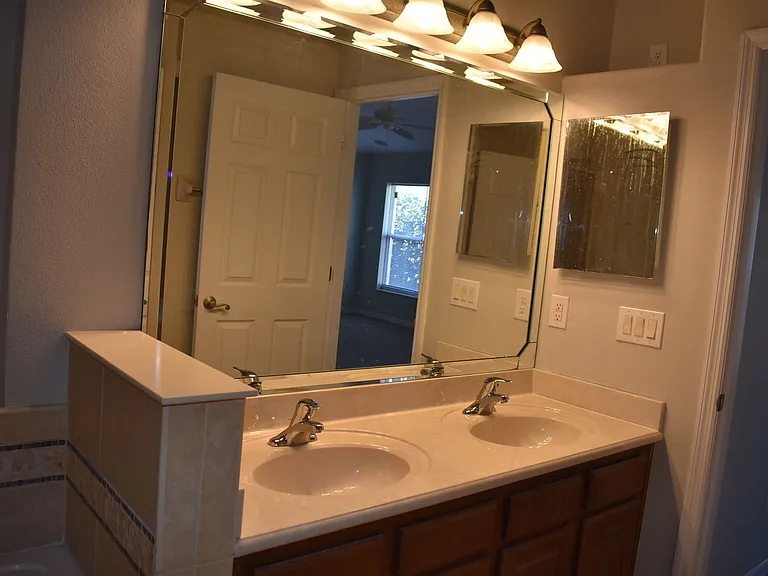 2415 Sabastian St — Photo 18
