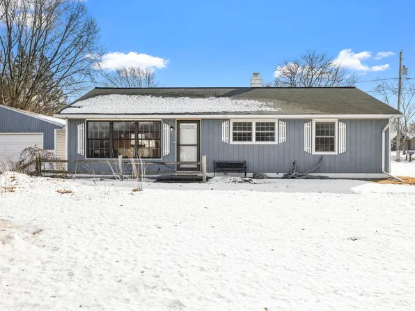 106 Pine St, Black Creek, WI 54106