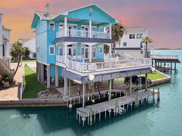 139 Isles End Rd, Tiki Island, TX 77554