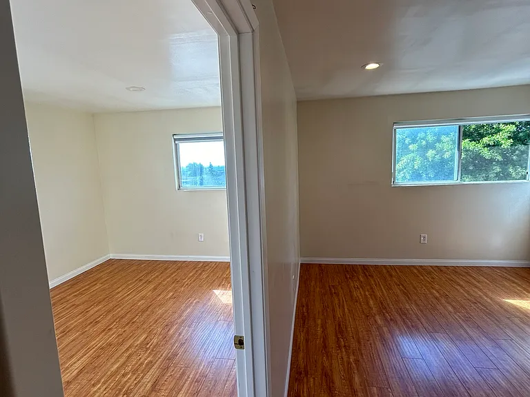2324-28 W Jewett St #2330 — Photo 2
