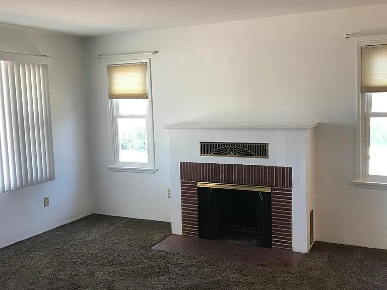 725 Montview Dr — Photo 7