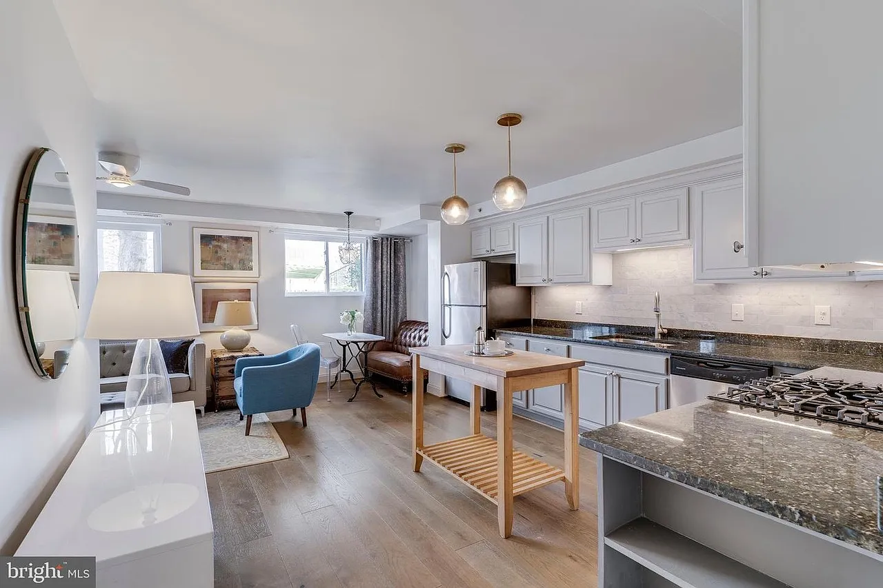 2 bed, 911 sqft, $3,000 — Photo 1