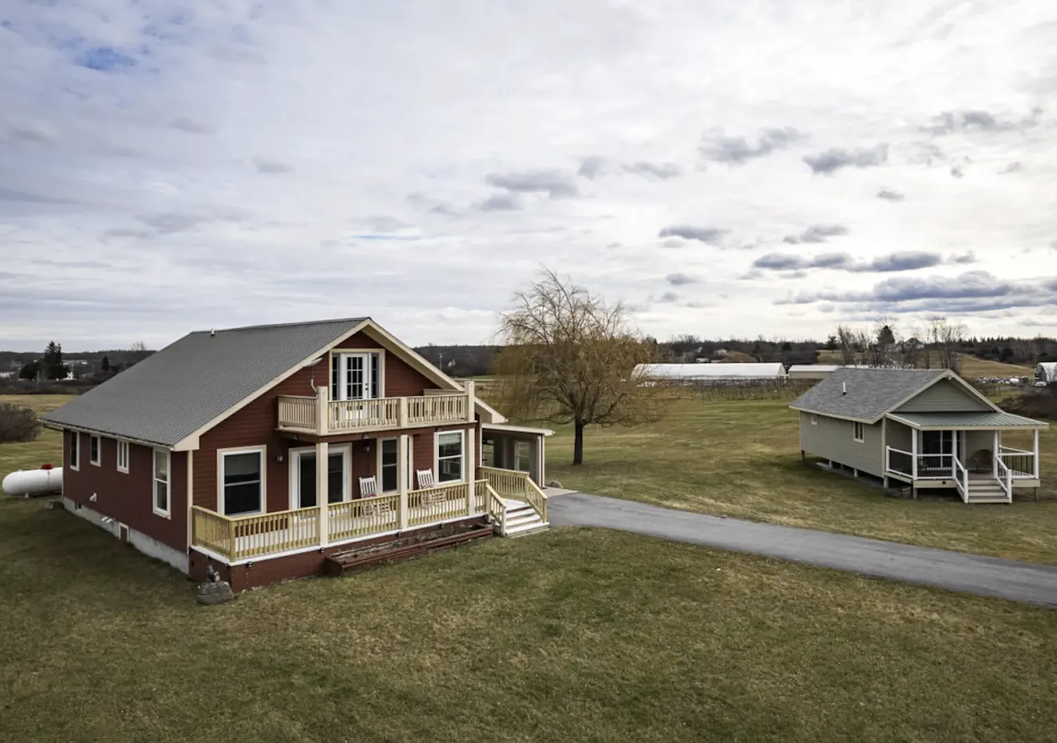Private furnished winter rental- Heated floors! — Photo 1
