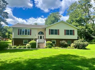 4 Fassitt Dr, Mahopac, NY 10541