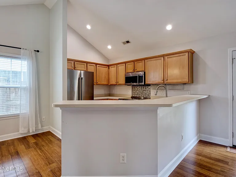 611 Catamaran Dr — Photo 5