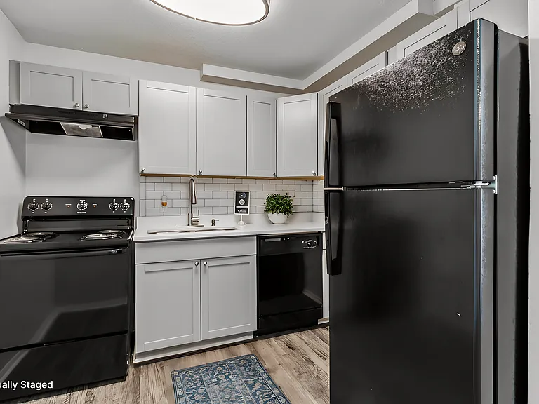 Mitchell s Park Apartments — Photo 1