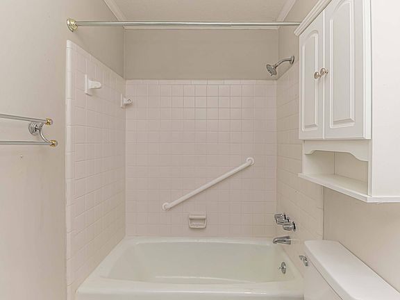 4th image of 108 A9 Fox Run Cir