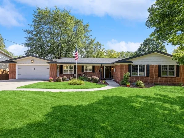 7300 Benton Dr, Urbandale, IA 50322