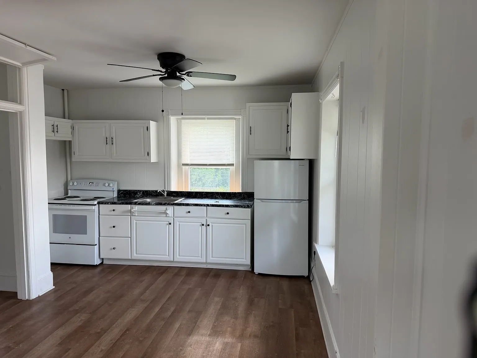 2 bed, 1350 sqft, $1,600 — Photo 2
