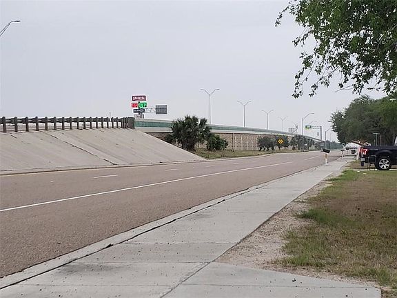 4th image of 1018 S Us Highway 281