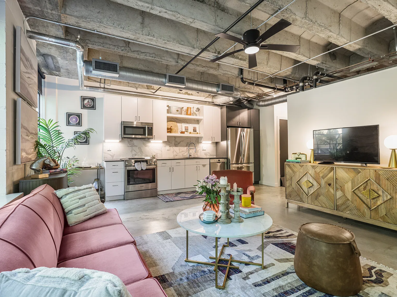 1 bed, 685 sqft, $1,800 — Photo 3