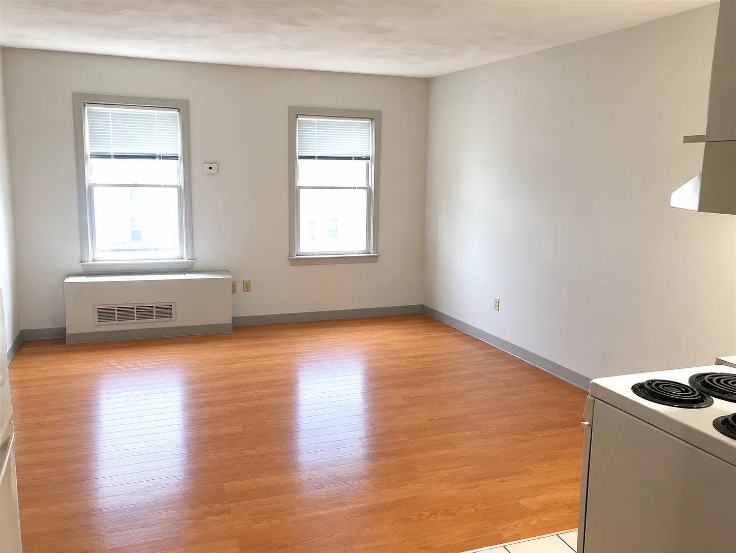 Studio, 420 sqft, $1,950 — Photo 3