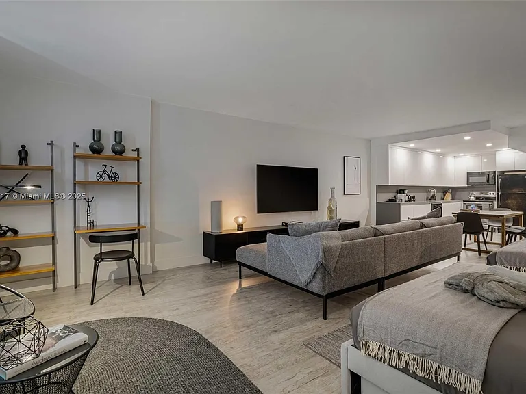 2301 Collins Ave #1127 — Photo 14