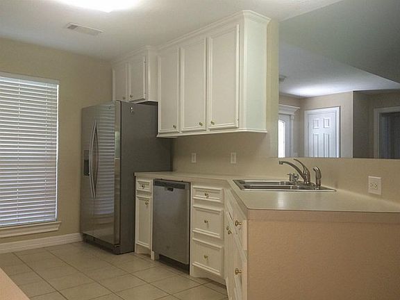 5th image of 1007 Shadberry Dr