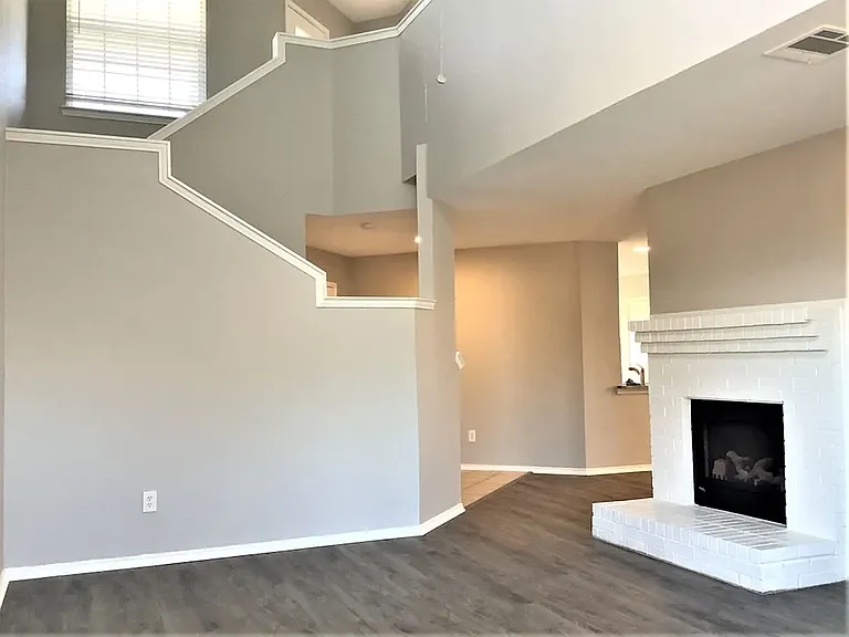 629 Duke Dr — Photo 9