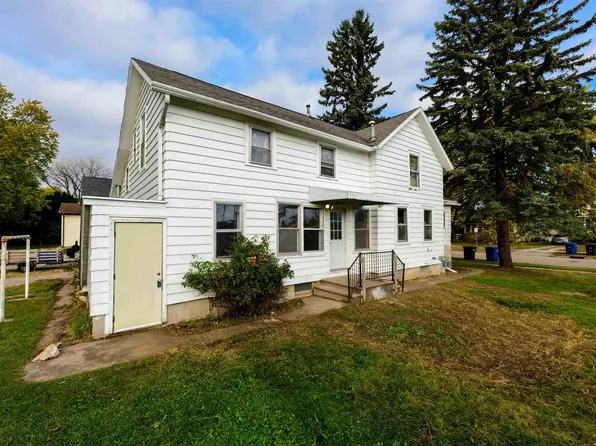 609 W 4th Ave, Oshkosh, WI 54902