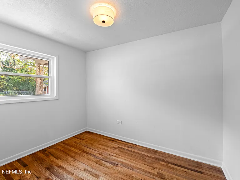 2389 Hilly Rd — Photo 12